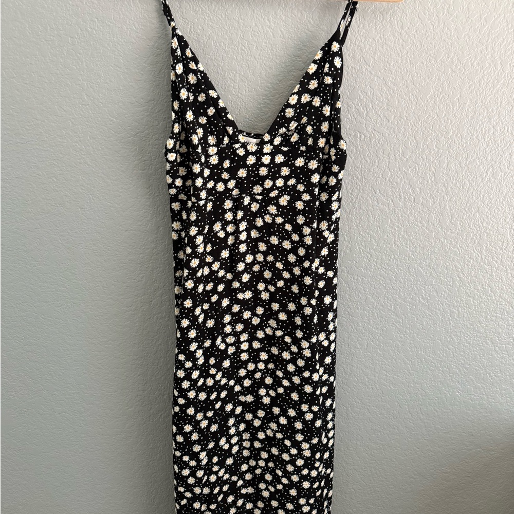 Chic Black and White Floral Midi Dress